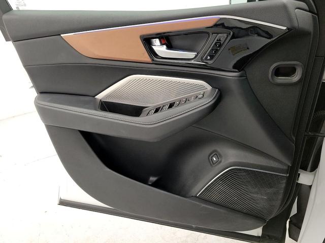 Photo of 2022 White Acura MDX