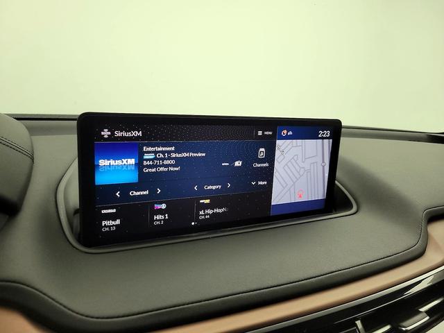 Photo of 2022 White Acura MDX