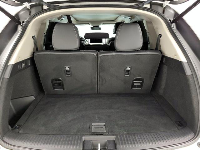 Photo of 2022 White Acura MDX