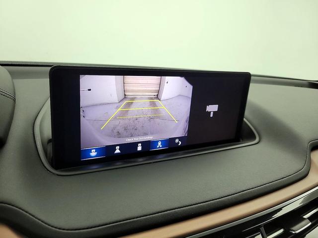 Photo of 2022 White Acura MDX