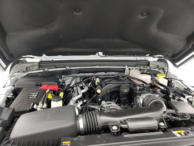 Photo of 2025 White Jeep Gladiator
