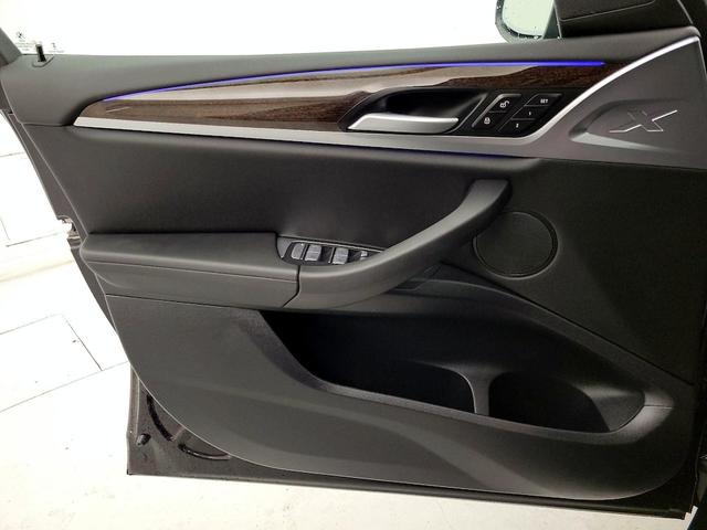 Photo of 2024 Black BMW X4