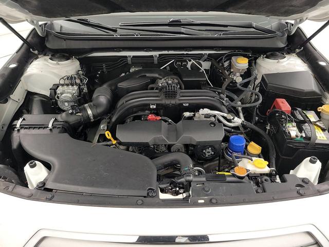 Photo of 2015 White Subaru Outback