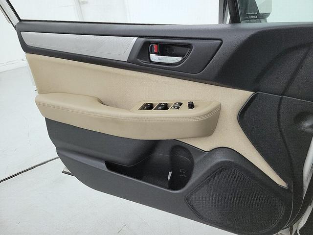 Photo of 2015 White Subaru Outback
