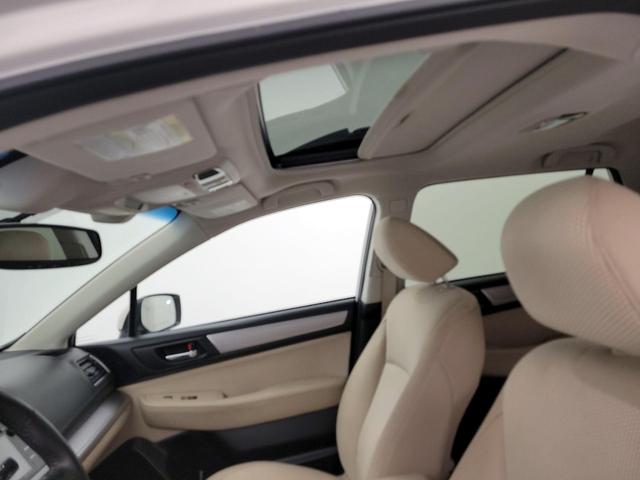 Photo of 2015 White Subaru Outback