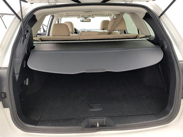 Photo of 2015 White Subaru Outback
