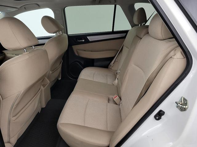 Photo of 2015 White Subaru Outback