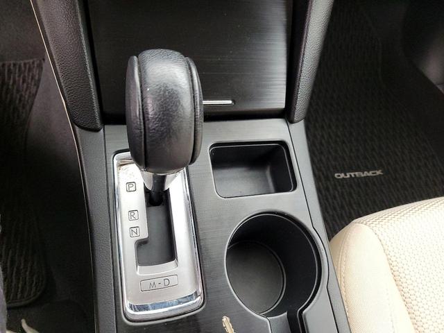 Photo of 2015 White Subaru Outback