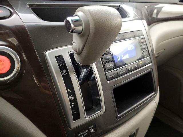 Photo of 2015 Silver Nissan Quest