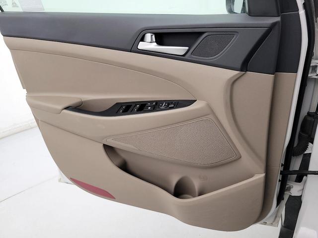 Photo of 2019 White Hyundai TUCSON