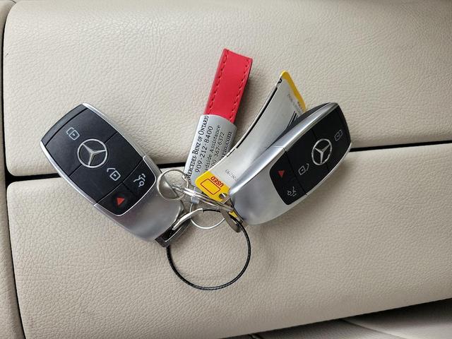 Photo of 2023 White Mercedes-Benz GLE 350