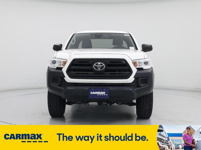 Photo of 2019 White Toyota Tacoma