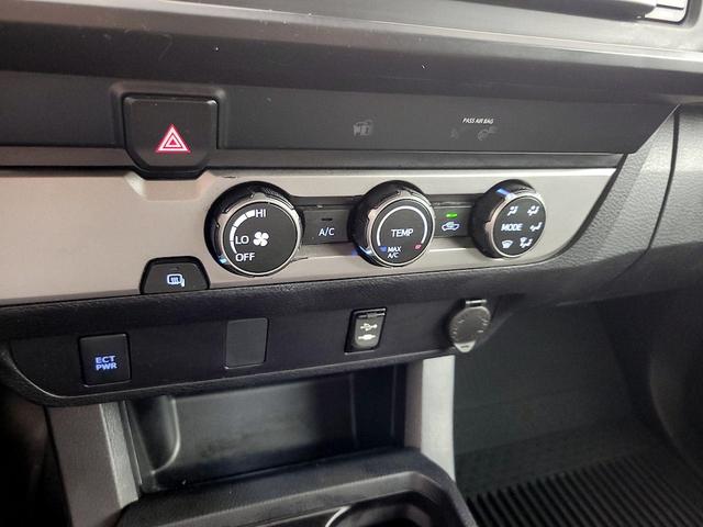 Photo of 2019 White Toyota Tacoma