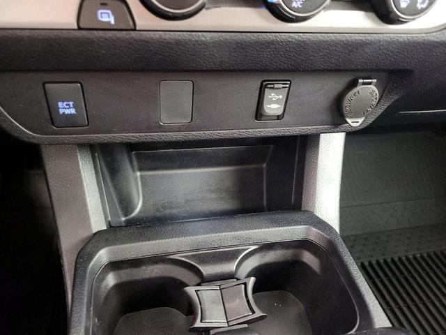 Photo of 2019 White Toyota Tacoma