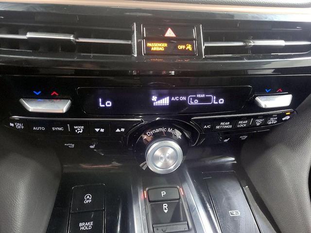 Photo of 2022 White Acura MDX
