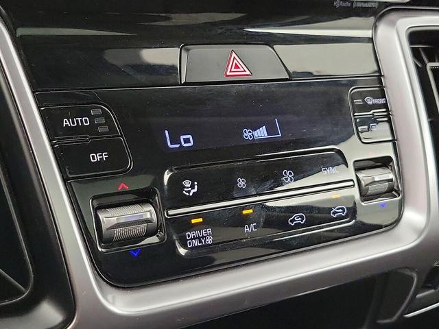Photo of 2023 Blue Kia Sorento Hybrid