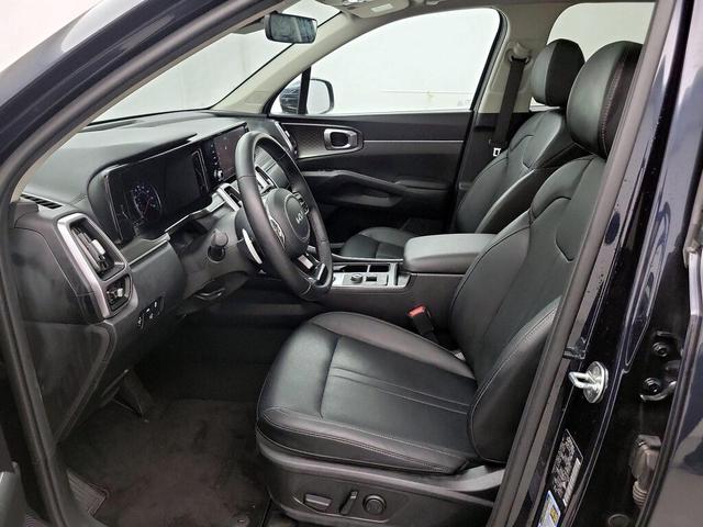 Photo of 2023 Blue Kia Sorento Hybrid