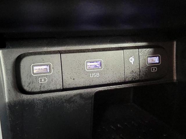 Photo of 2023 Blue Kia Sorento Hybrid