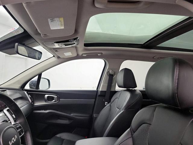Photo of 2023 Blue Kia Sorento Hybrid