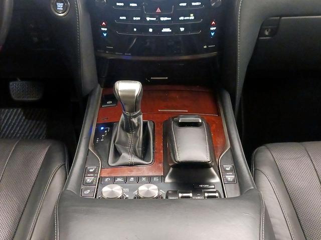 Photo of 2019 Gray Lexus LX 570