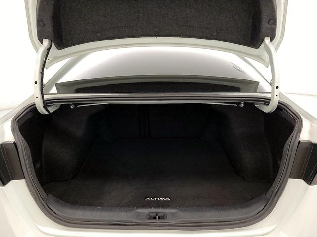 Photo of 2020 White Nissan Altima