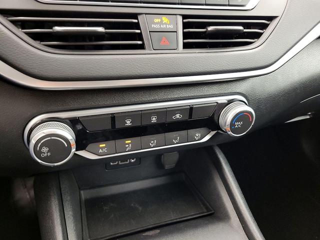 Photo of 2020 White Nissan Altima