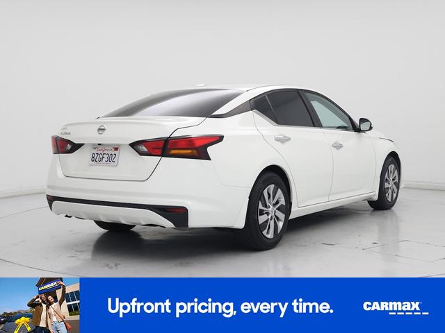 Photo of 2020 White Nissan Altima