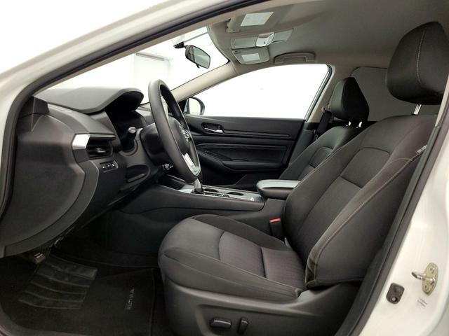 Photo of 2020 White Nissan Altima