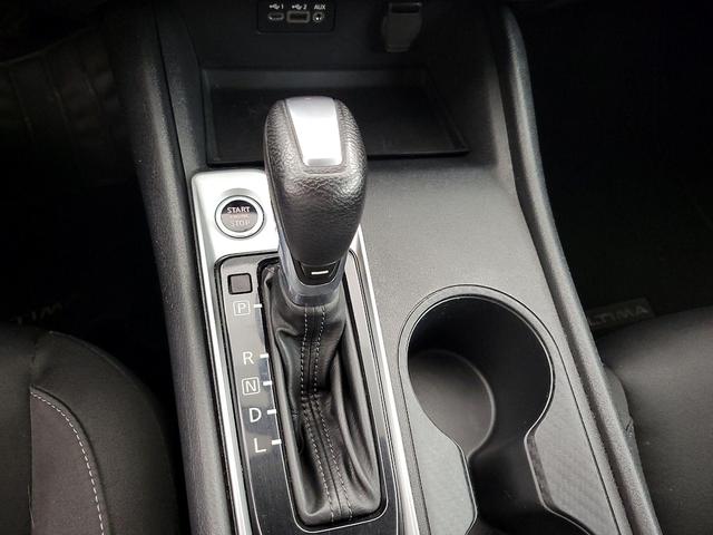 Photo of 2020 White Nissan Altima