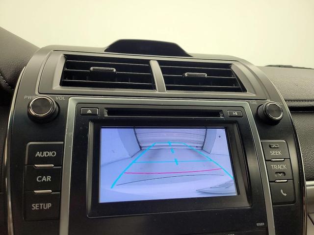 Photo of 2014 White Toyota Camry