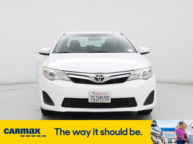 Photo of 2014 White Toyota Camry