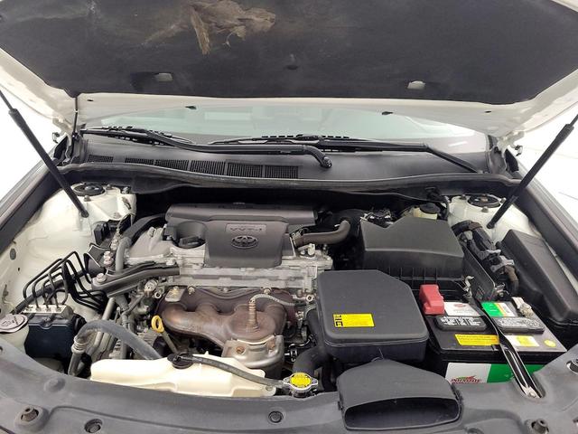 Photo of 2014 White Toyota Camry