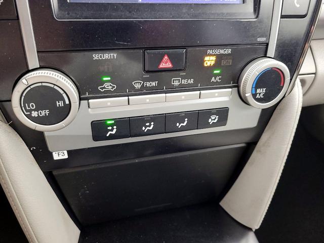 Photo of 2014 White Toyota Camry