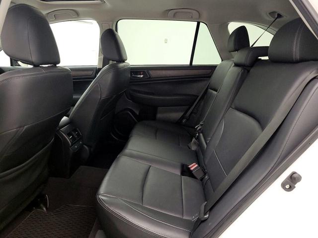 Photo of 2016 White Subaru Outback