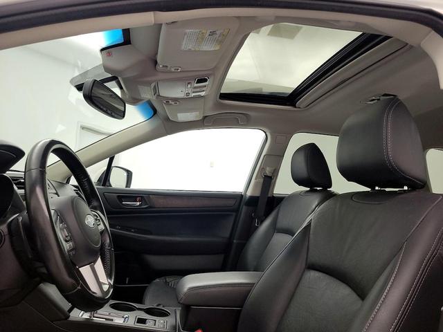 Photo of 2016 White Subaru Outback
