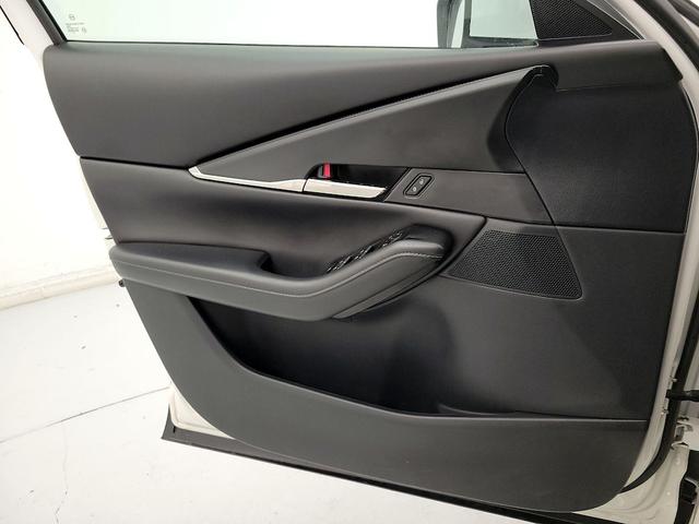 Photo of 2023 White Mazda CX-30