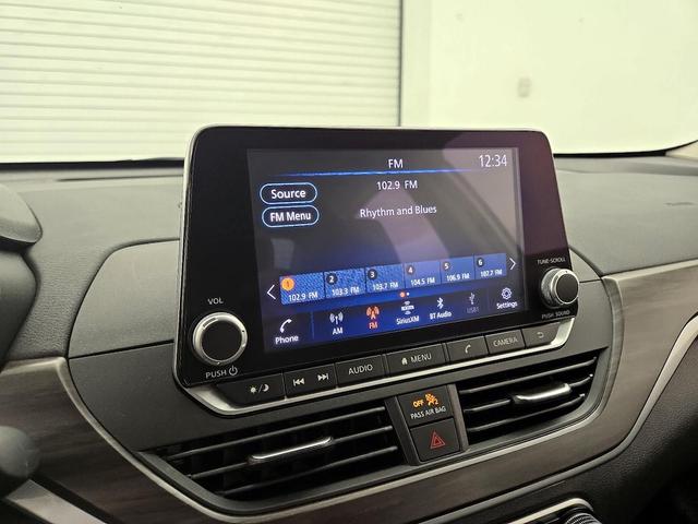 Photo of 2023 Silver Nissan Altima