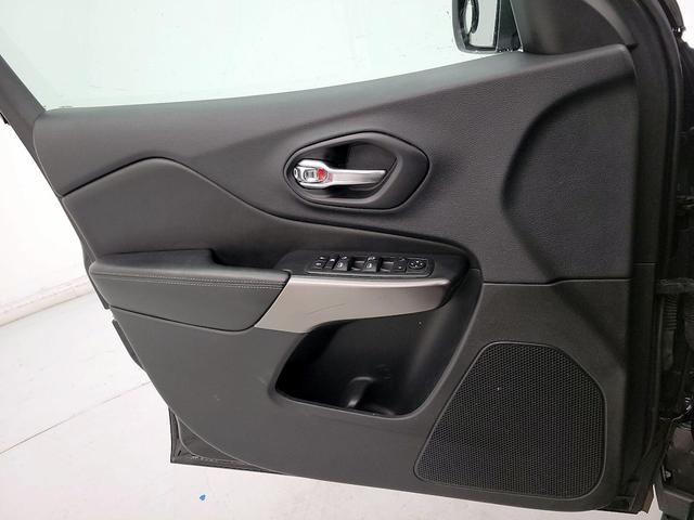 Photo of 2019 Black Jeep Cherokee