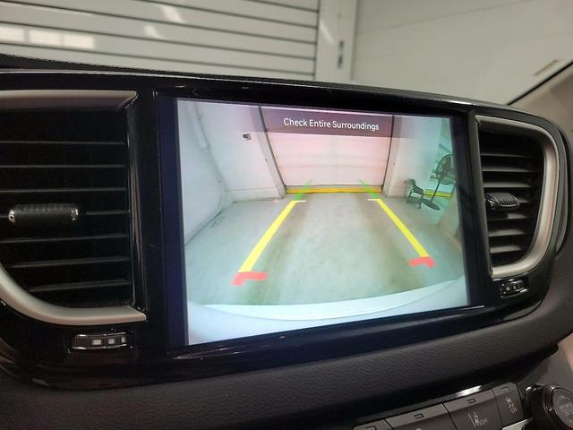 Photo of 2024 White Chrysler Pacifica