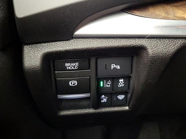 Photo of 2017 Brown Acura MDX