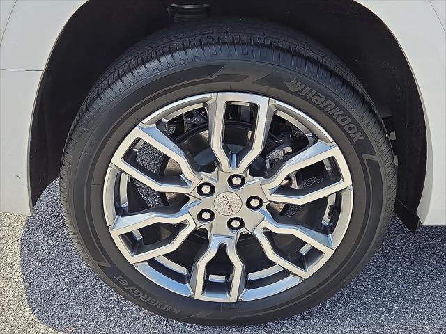 Photo of 2022 White Frost Tricoat GMC Terrain