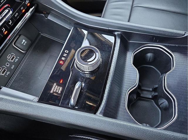Photo of 2024 Diamond Black Crystal Pearlcoat Jeep Grand Cherokee L