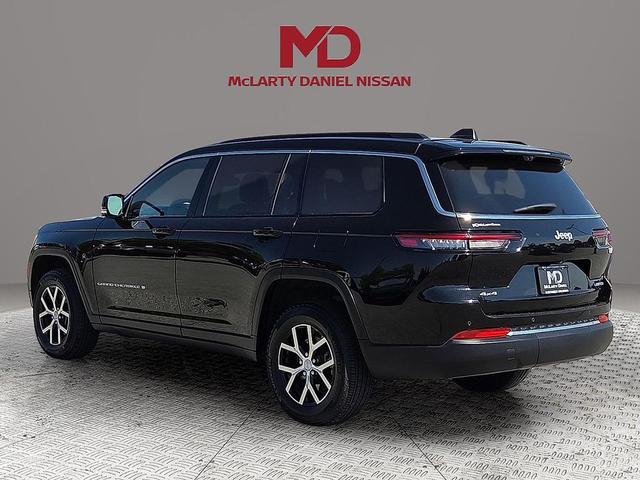 Photo of 2024 Diamond Black Crystal Pearlcoat Jeep Grand Cherokee L