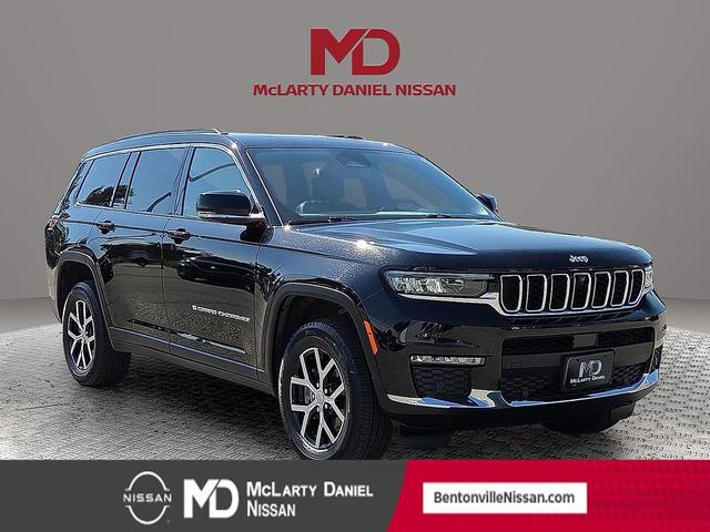 Photo of 2024 Diamond Black Crystal Pearlcoat Jeep Grand Cherokee L