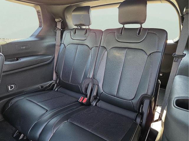 Photo of 2024 Diamond Black Crystal Pearlcoat Jeep Grand Cherokee L