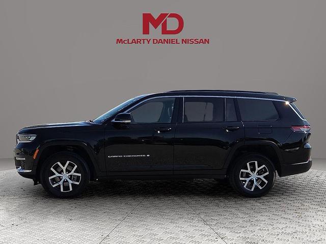 Photo of 2024 Diamond Black Crystal Pearlcoat Jeep Grand Cherokee L