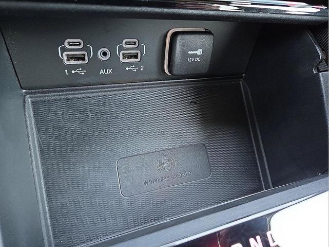 Photo of 2024 Diamond Black Crystal Pearlcoat Jeep Grand Cherokee L