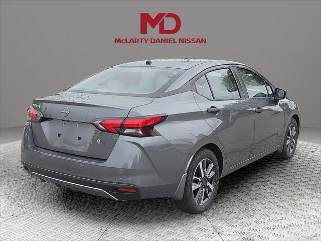 Photo of 2025 Gun Metallic Nissan Versa