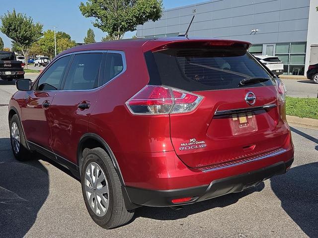 Photo of 2016 Cayenne Red Nissan Rogue