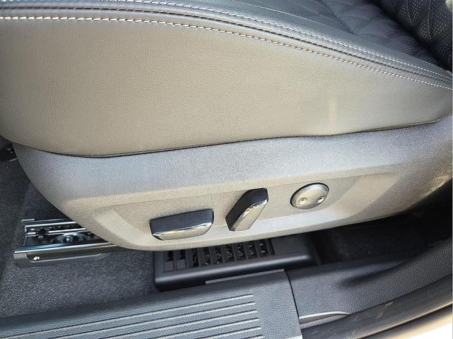 Photo of 2026 Champagne Silver Metallic Nissan Rogue